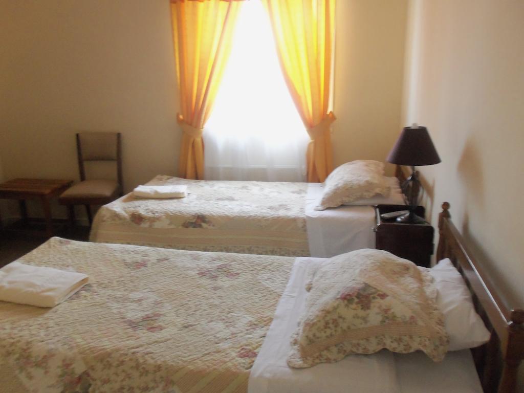 Hostal Joshiken Punta Arenas Rum bild