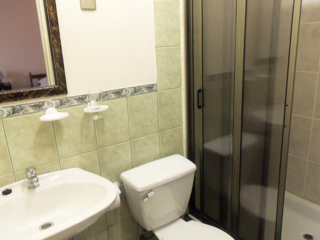 Hostal Joshiken Punta Arenas Rum bild