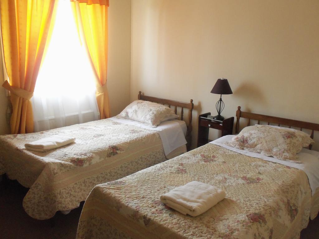 Hostal Joshiken Punta Arenas Rum bild